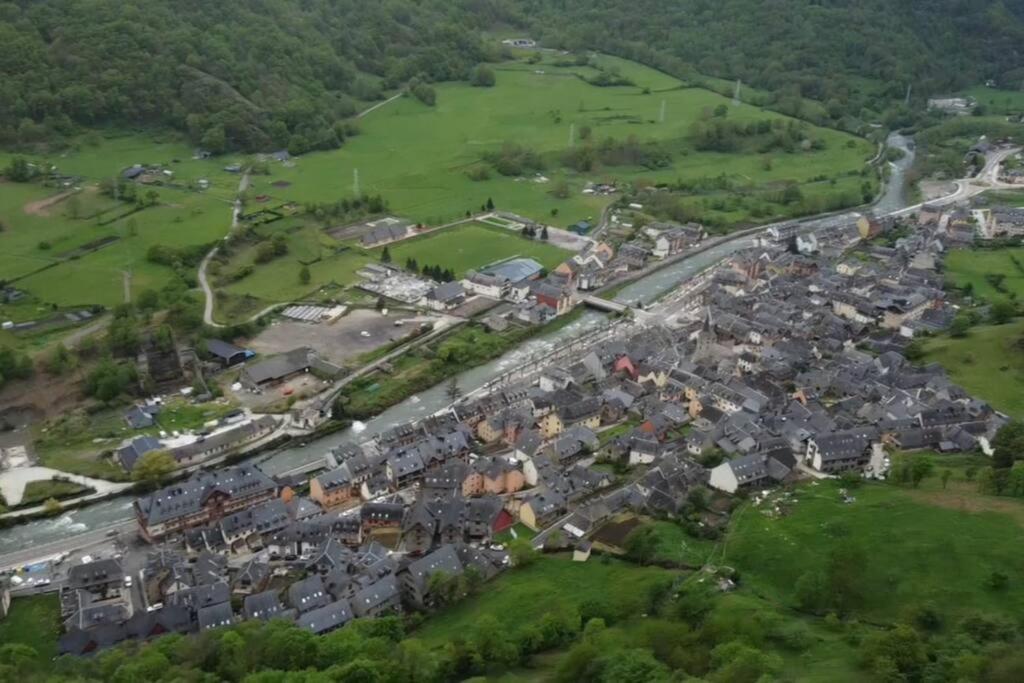Mcastet, Casita Aranesa En El Valle De Aran Bossòst Kültér fotó